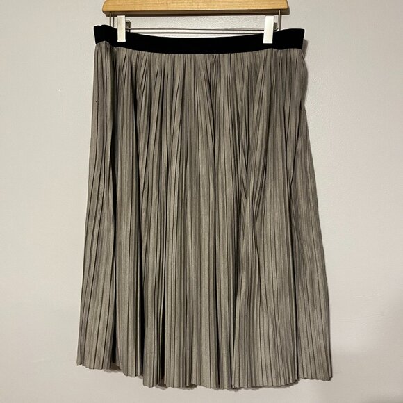 Aprt 9 | Grey Pleated Midi Skirt - Picture 4 of 5